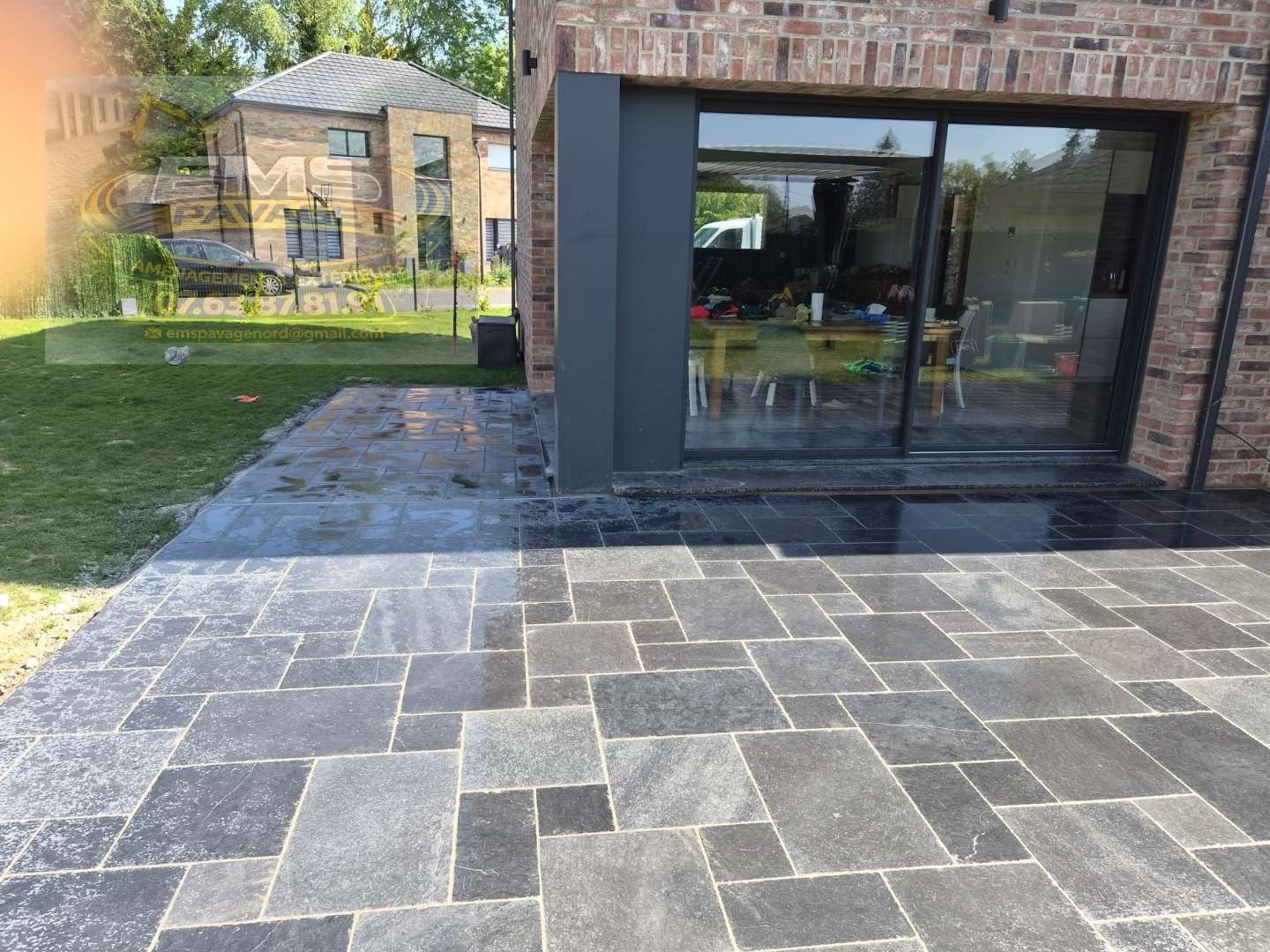 Allée en pavés multicolores réalisée par EMS Pavage